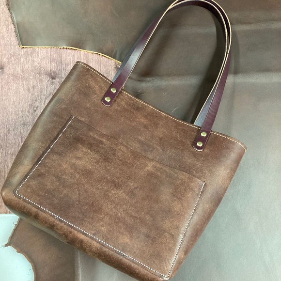 Large leather tote - Picture 2 of 7